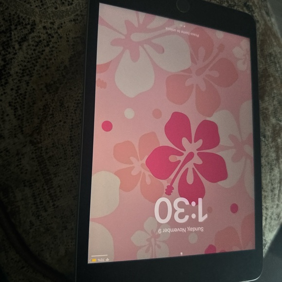 Apple iPad mini  -fifth generation - Picture 2 of 2